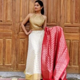 Aartyz Red Pure Banarasi Silk Dupatta With Silver Weave