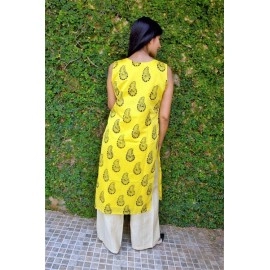 Aartyz Angarkha Pattern Print Sleeveless Kurti | Yellow