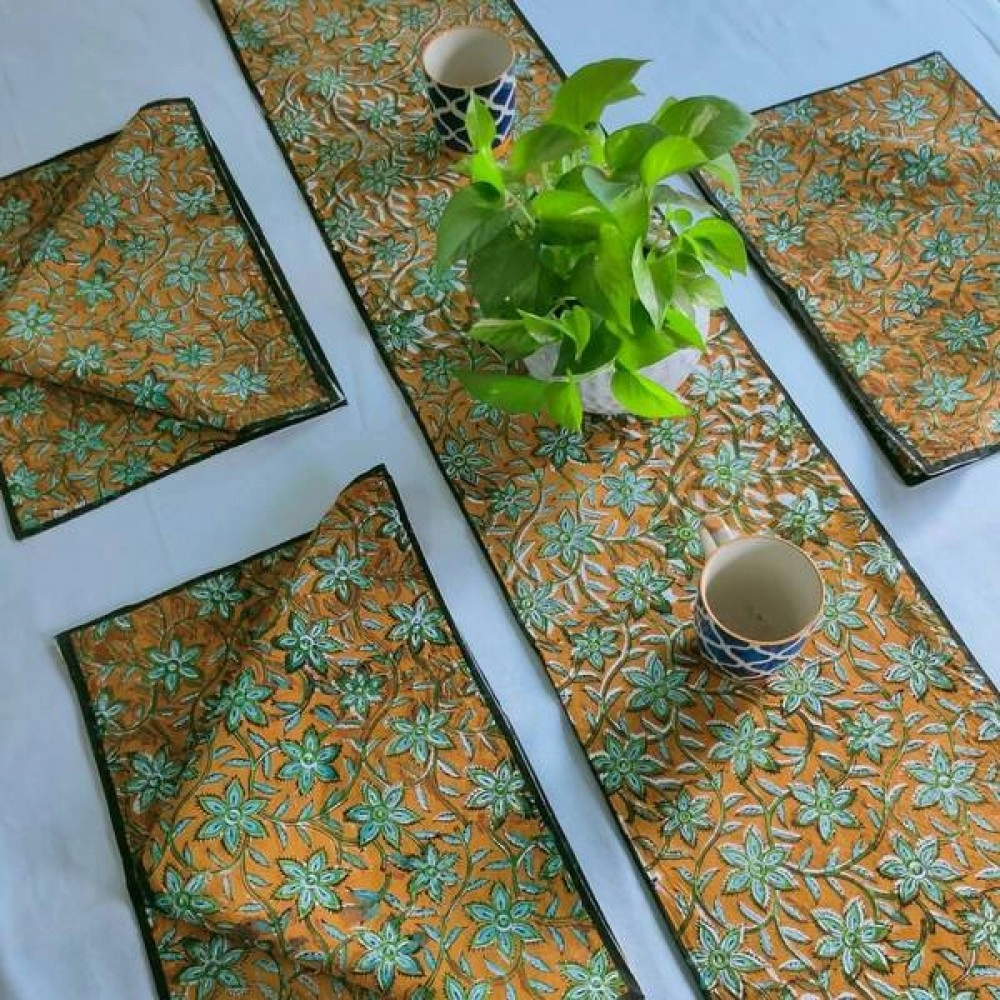 Aartyz Block Printed Table Runner With Mats