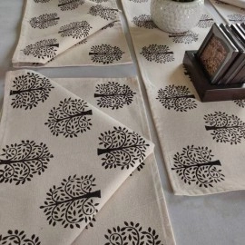 Aartyz Hand Crafted Set of Table Mats and A Runner
