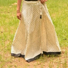 Aartyz Floral Buty Printed Skirt In Off White And Black