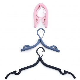 Portable and Foldable Multicolor Plastic Hangers (1pc)