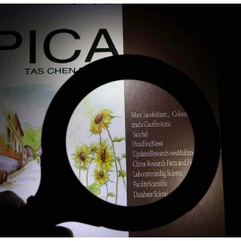 Magnifying Glass with 3 Led Light 3X Power and Rubberized Handle