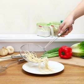 Medium Oil Strainer To Get Perfect Fried Food Stuffs Easily Without Any Problem And Damage.