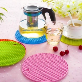4 Pc Silicon Hot Mat For Placing Hot Vessels And Utensils Over It Easily Without Having Any Visible Marks On Surfaces