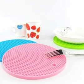 4 Pc Silicon Hot Mat For Placing Hot Vessels And Utensils Over It Easily Without Having Any Visible Marks On Surfaces
