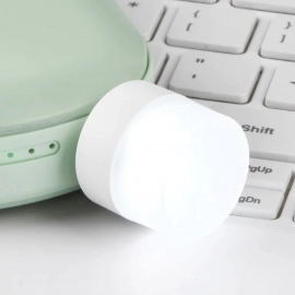 Small USB Bulb Used in All Kinds of Household and Official Places for Room Lighting Purposes