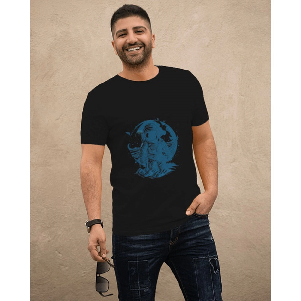 Spaceman In Space | SABEZY ESSENTIALS Cotton Regular Men's T-Shirt | Black