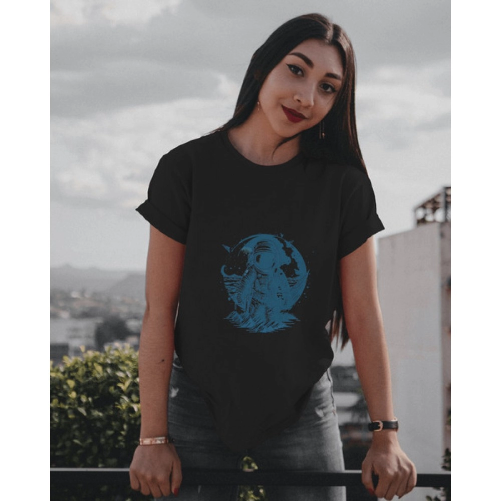 Spaceman In Space | SABEZY ESSENTIALS Cotton Regular Women's T-Shirt | Black
